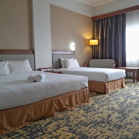 Hotel Grand Continental Kuching Exterior foto
