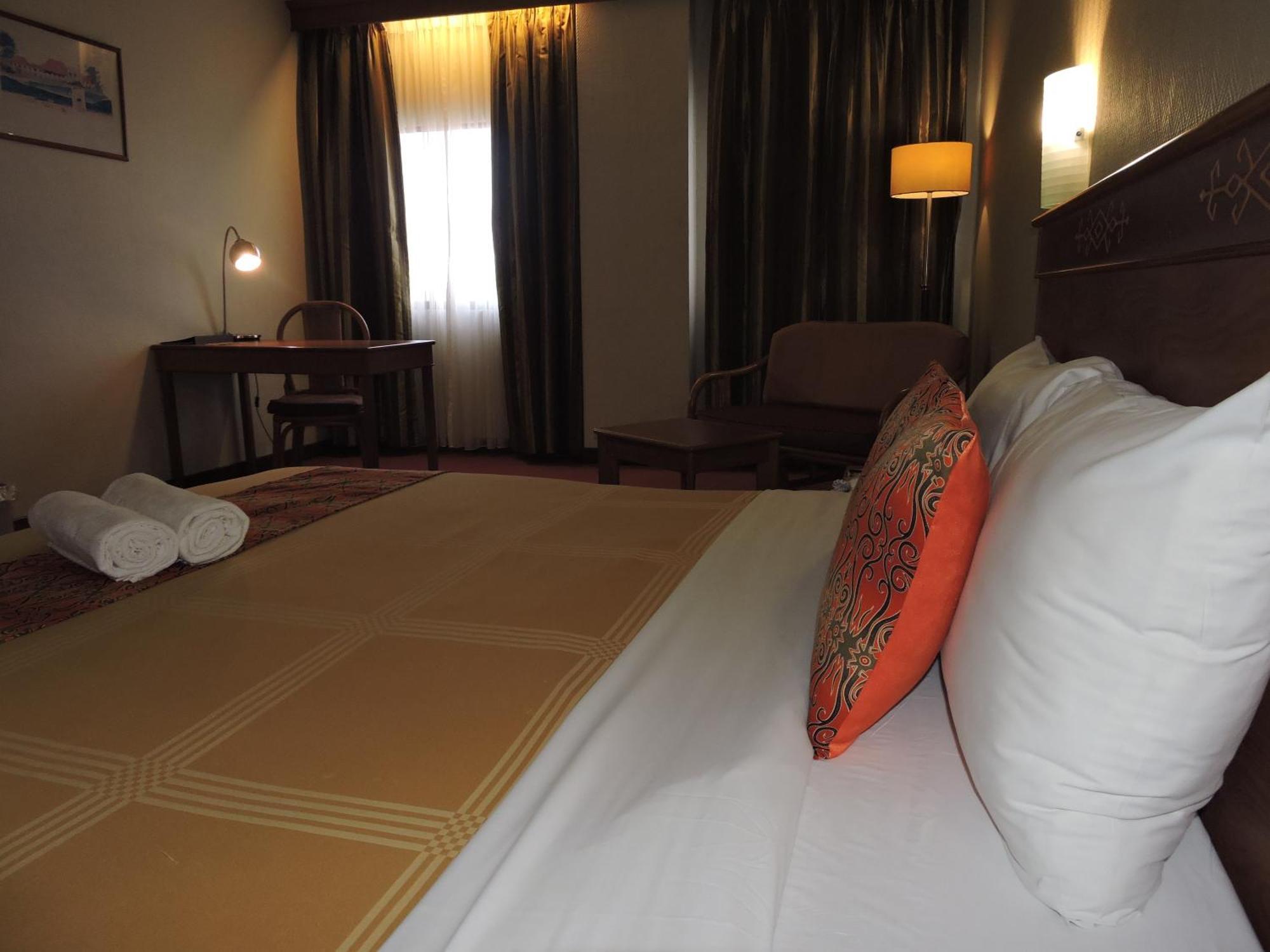 Hotel Grand Continental Kuching Exterior foto