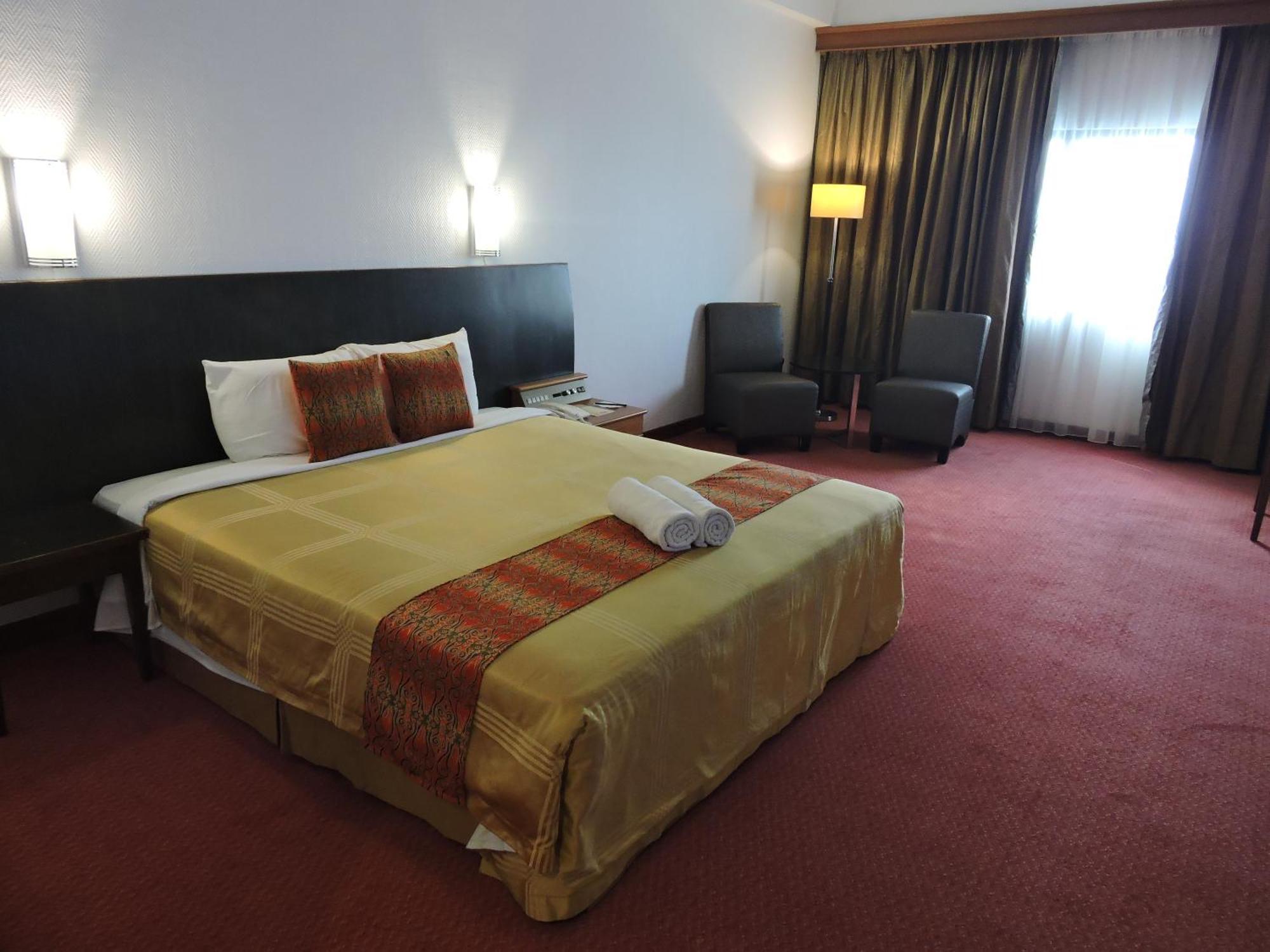 Hotel Grand Continental Kuching Exterior foto
