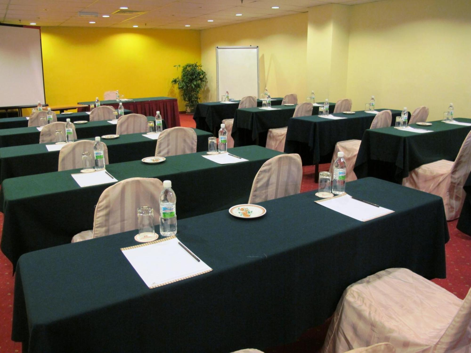 Hotel Grand Continental Kuching Exterior foto