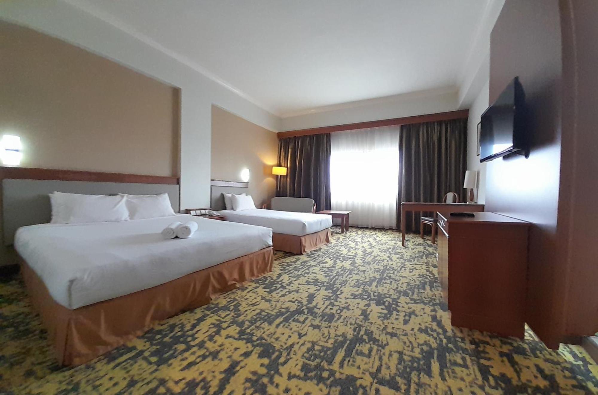 Hotel Grand Continental Kuching Exterior foto