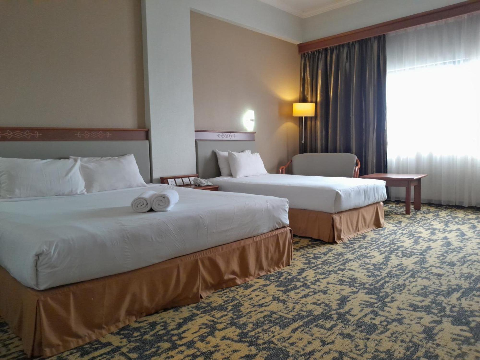 Hotel Grand Continental Kuching Exterior foto