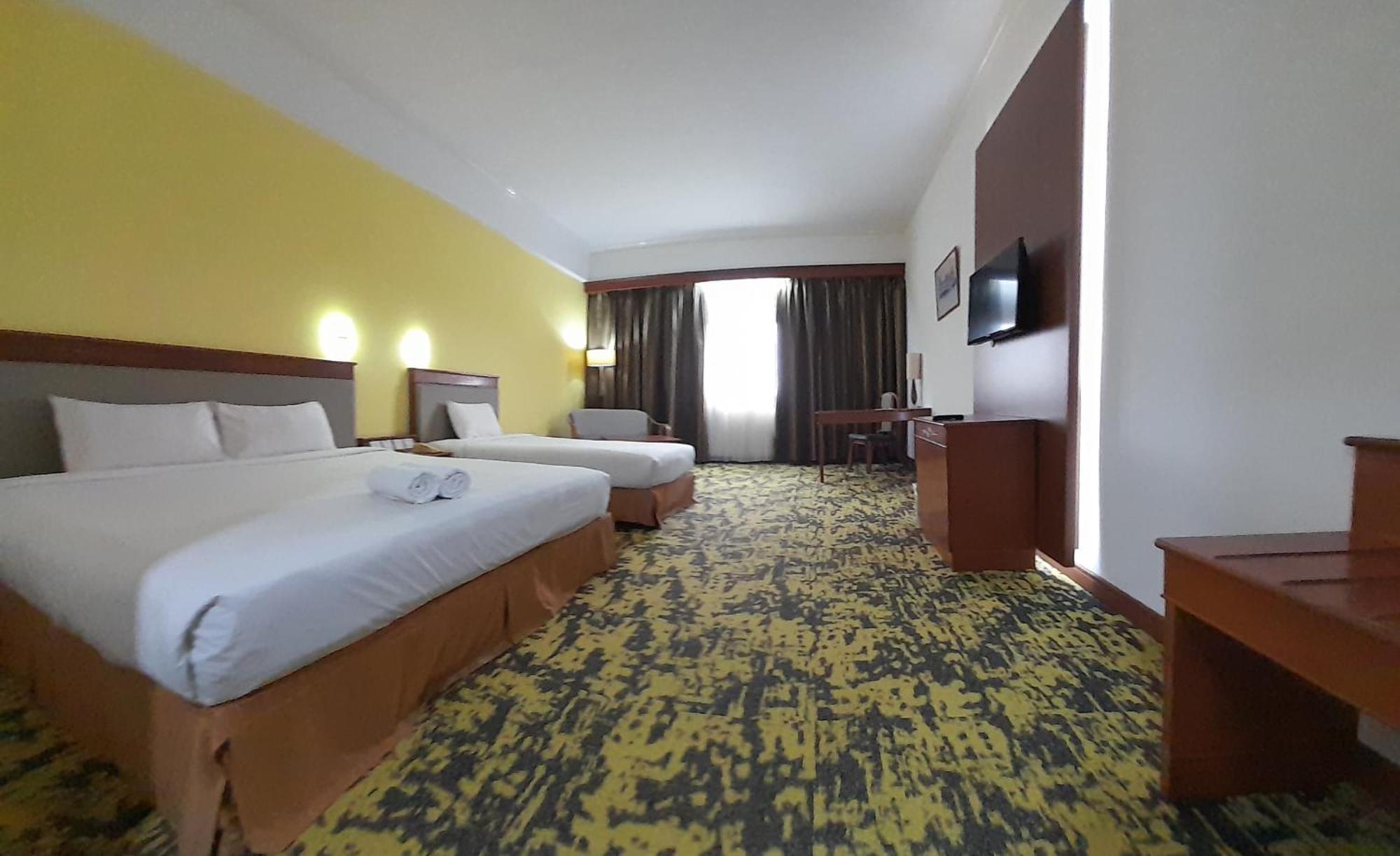Hotel Grand Continental Kuching Exterior foto