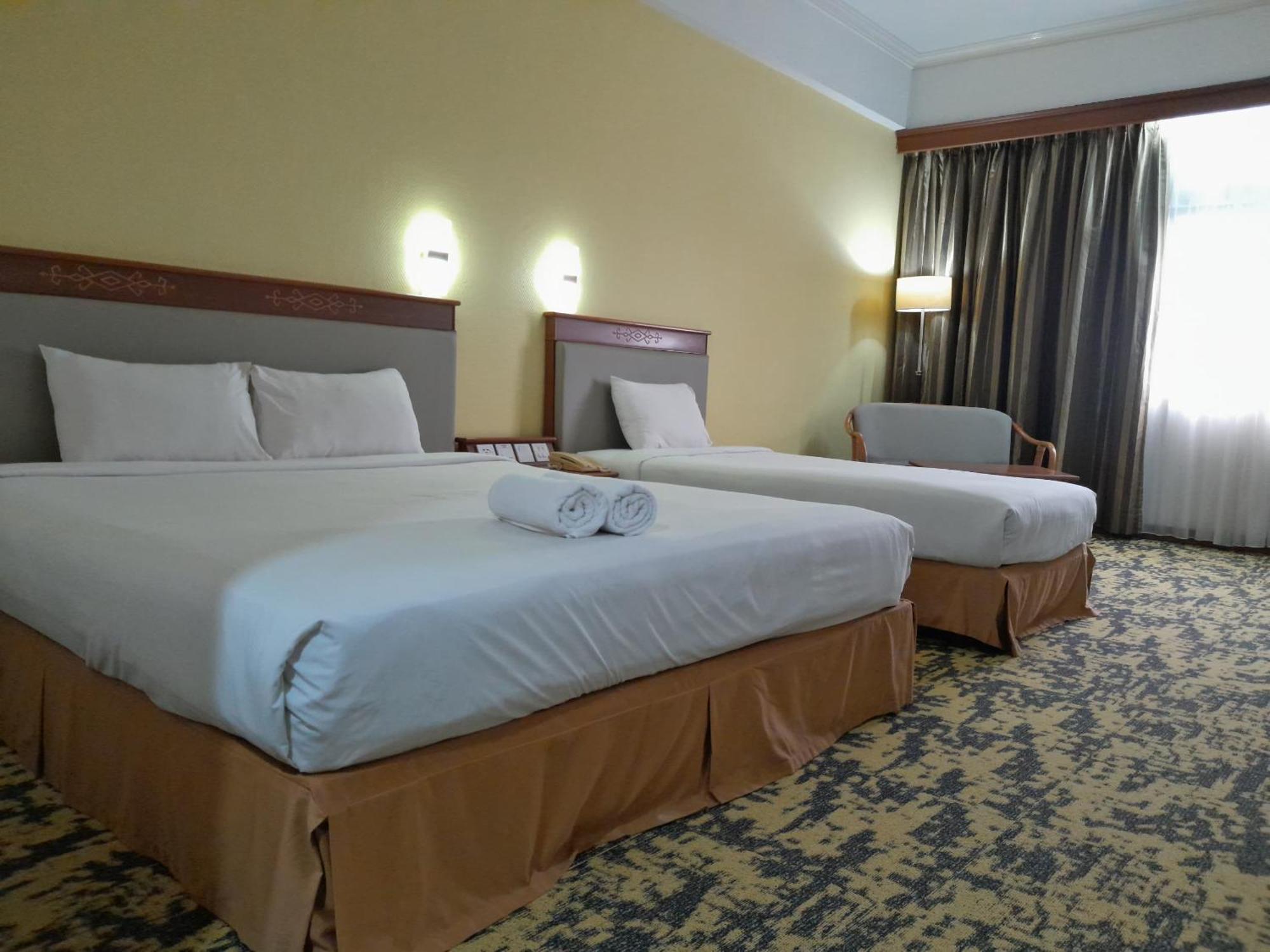 Hotel Grand Continental Kuching Exterior foto