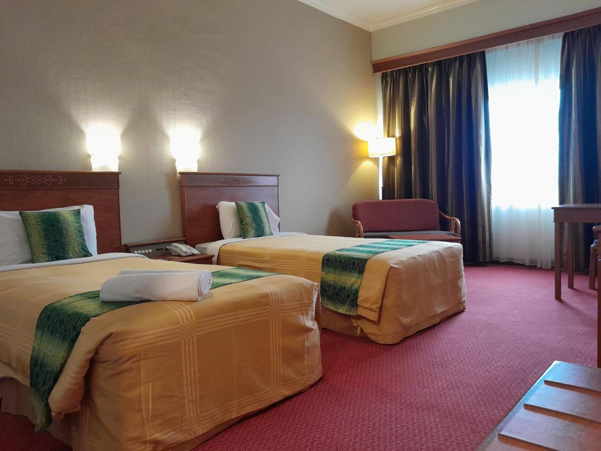 Hotel Grand Continental Kuching Exterior foto