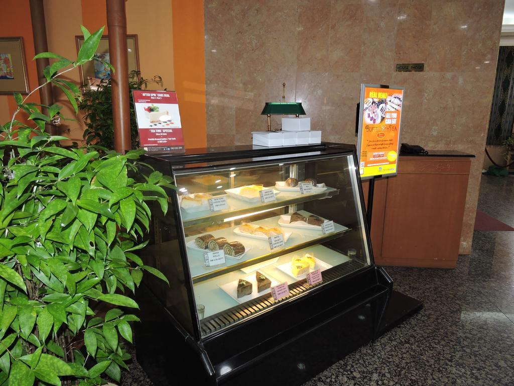 Hotel Grand Continental Kuching Exterior foto