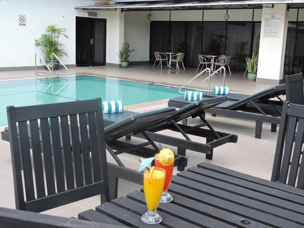 Hotel Grand Continental Kuching Exterior foto